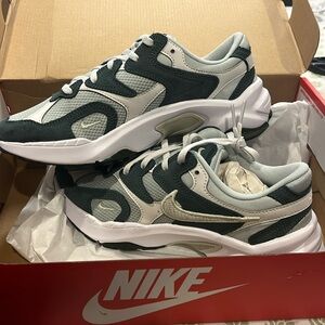 Nike AL8 ***brand new still in box